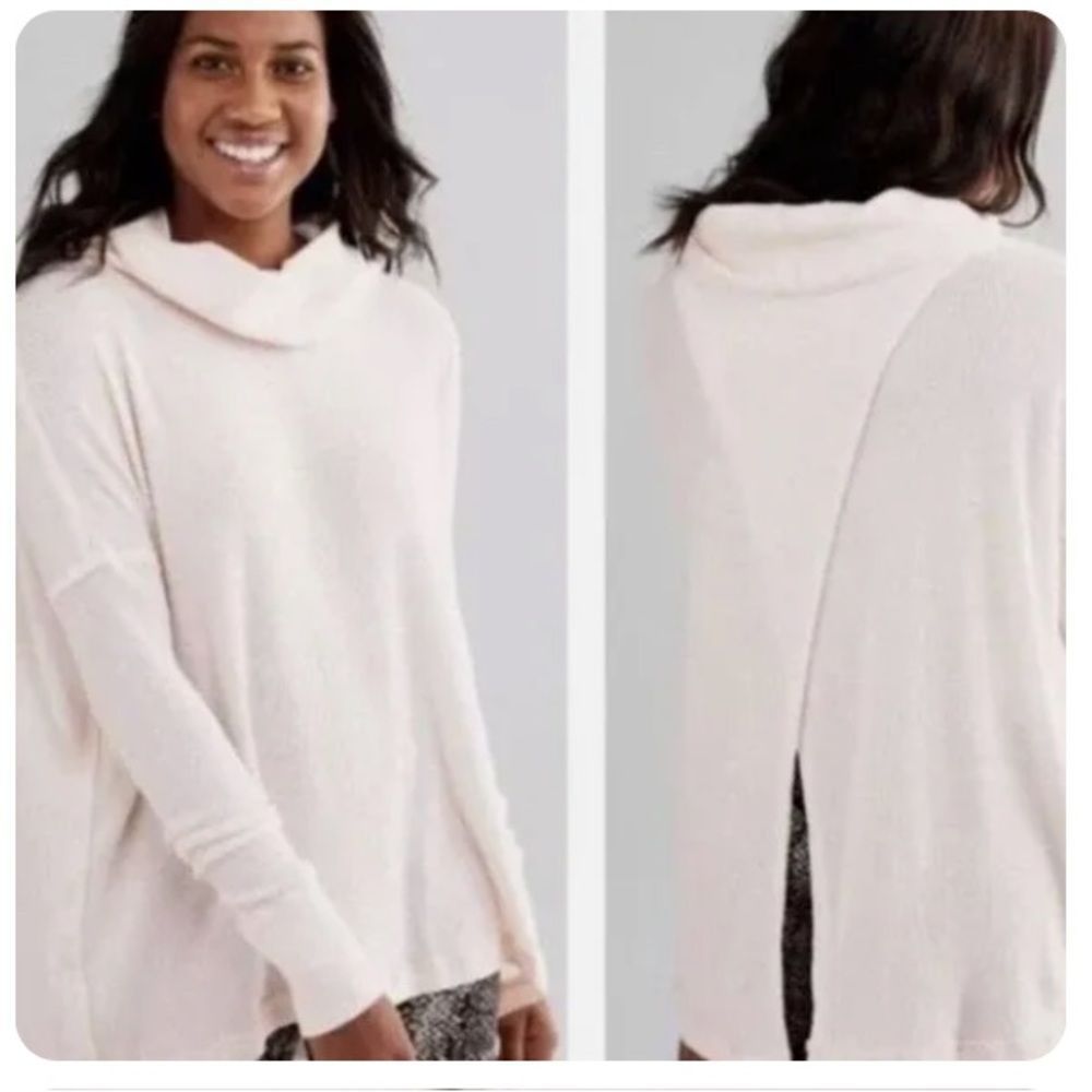 NWT Womens Medium Stone Cold Juicy Long Sleeve Top